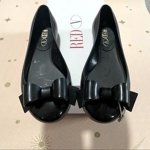 🎉🥳HP❤️💕 New RED Valentino Black rubber flats with bow size 5